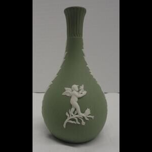 Vintage Wedgwood Jasperware Green Bud Vase Cherubs 5.25 inches
